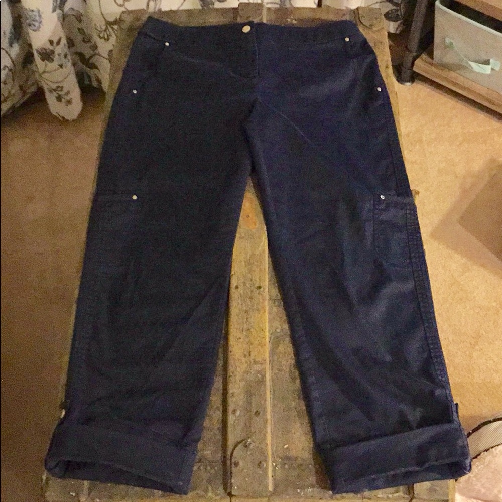 Chico’s Crop Pants Sz. 0 **Beautiful Detailing!